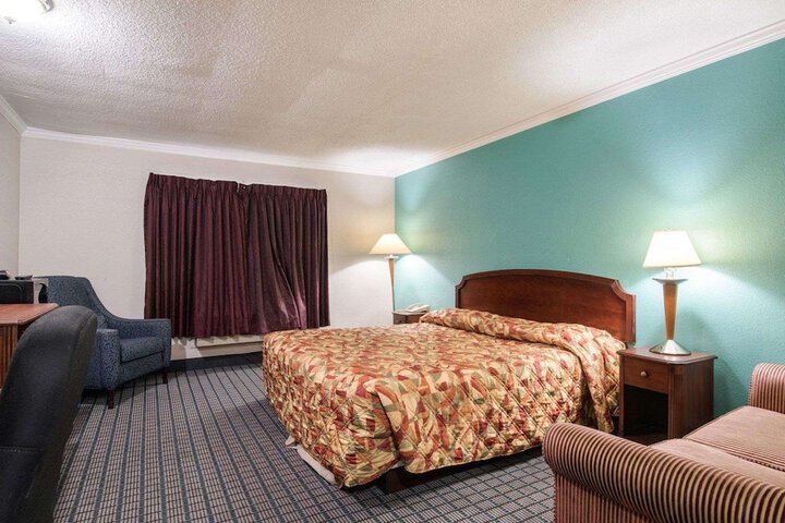 Room 15 of 32