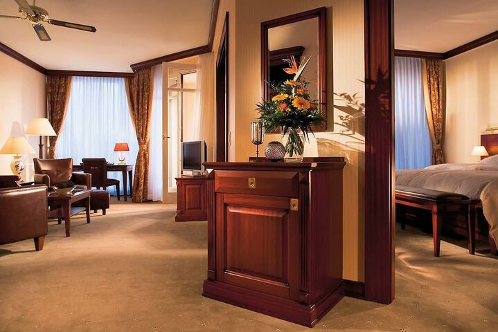 Room 40 of 93