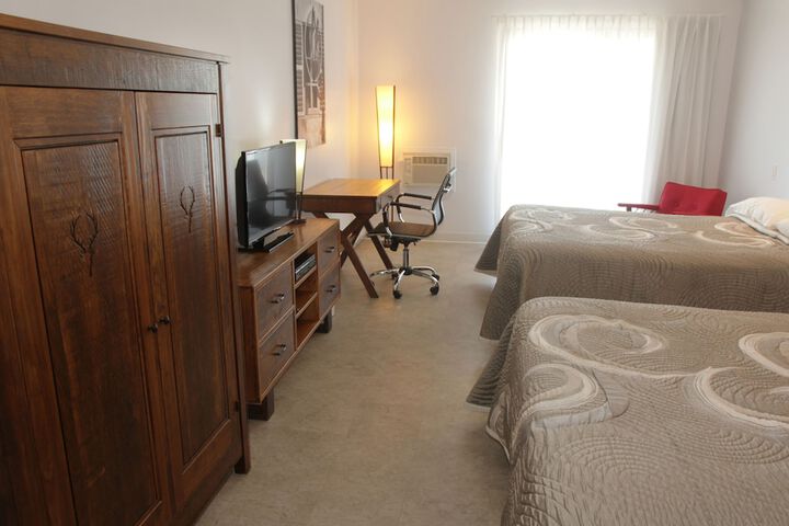 Room 8 of 80
