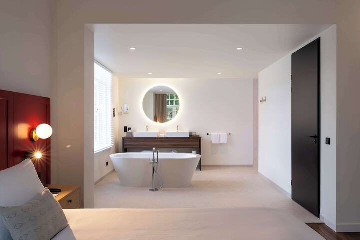 Room 43 of 82