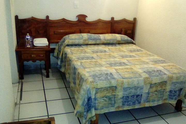 Room 5 of 12