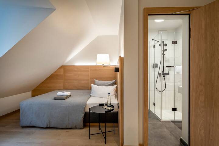 Room 13 of 34