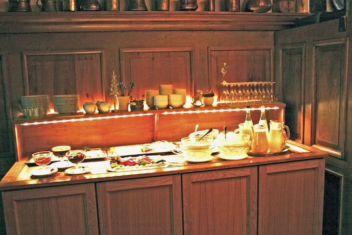 Dining 34 of 40