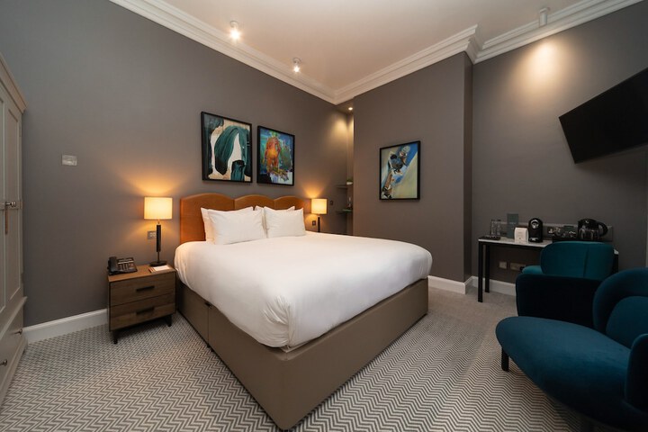 Room 25 of 83