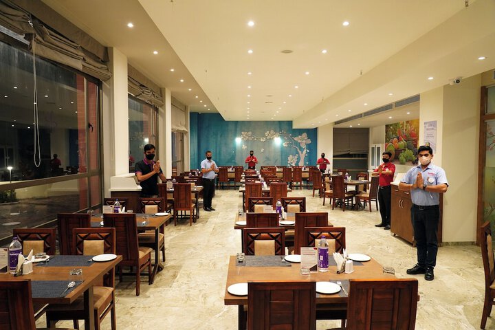 Dining 28 of 32