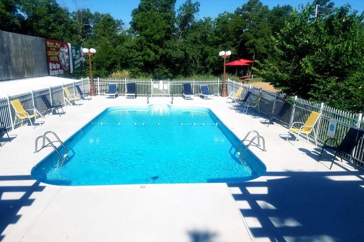 Hotel Pool