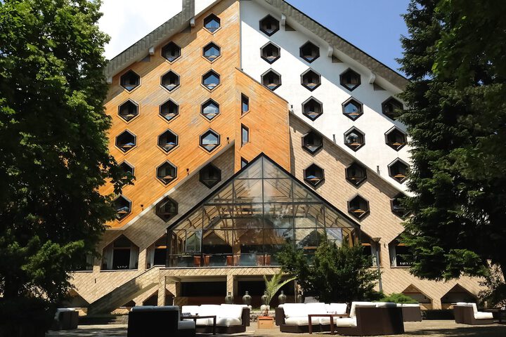 Hotel Exterior 52 of 53