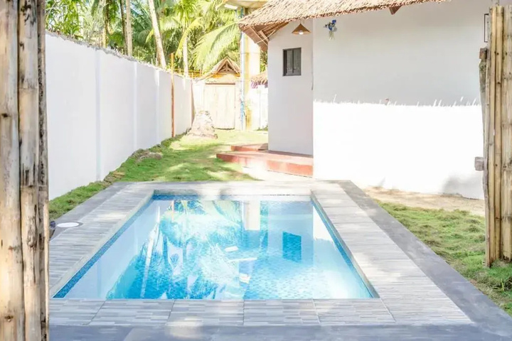 Pool 10 of 17