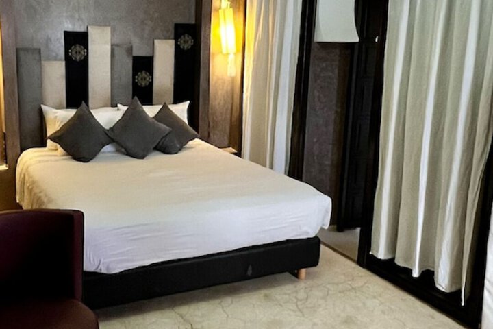 Room 18 of 53