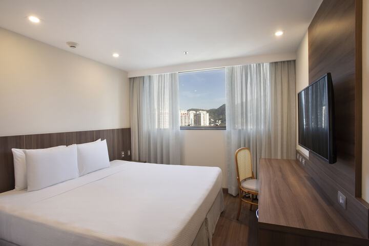Room 4 of 24