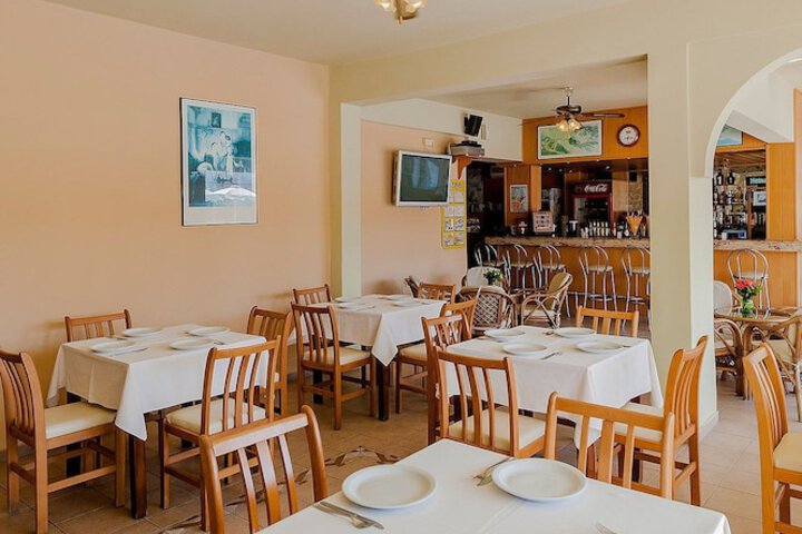 Dining 65 of 78