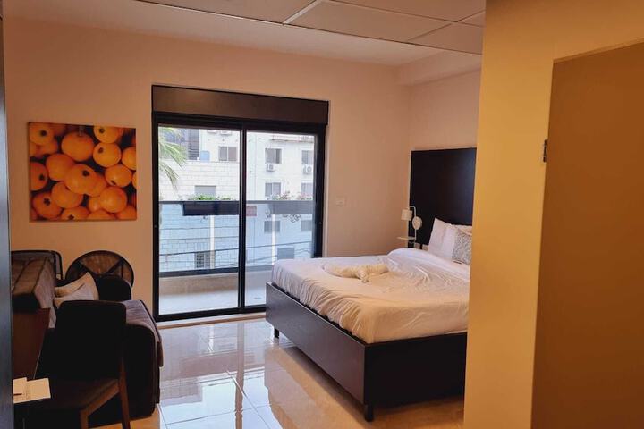 Room 118 of 243
