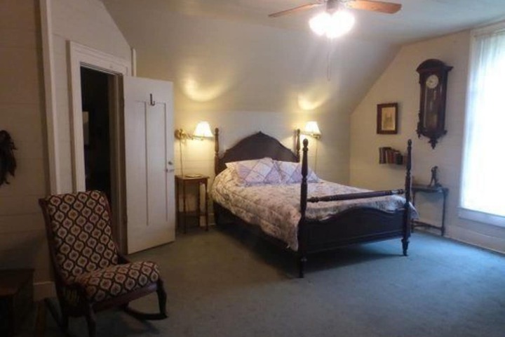 Room 4 of 44