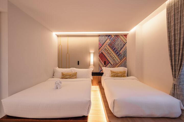 Room 12 of 140