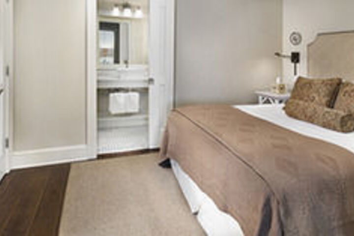 Room 4 of 13