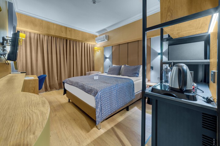 Room 18 of 187
