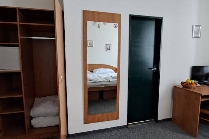 Room 7 of 51