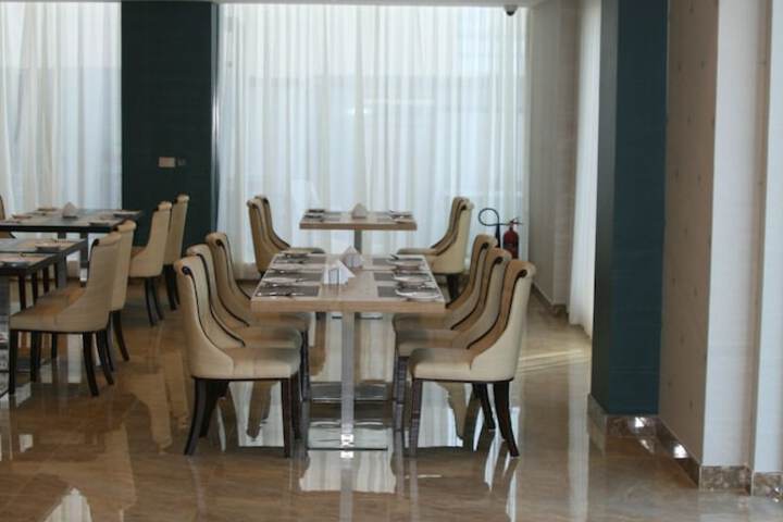 Dining 70 of 107