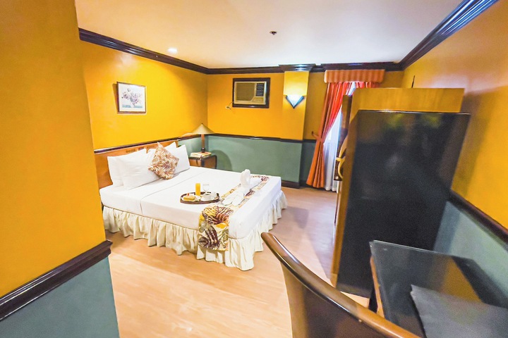 Room 5 of 66