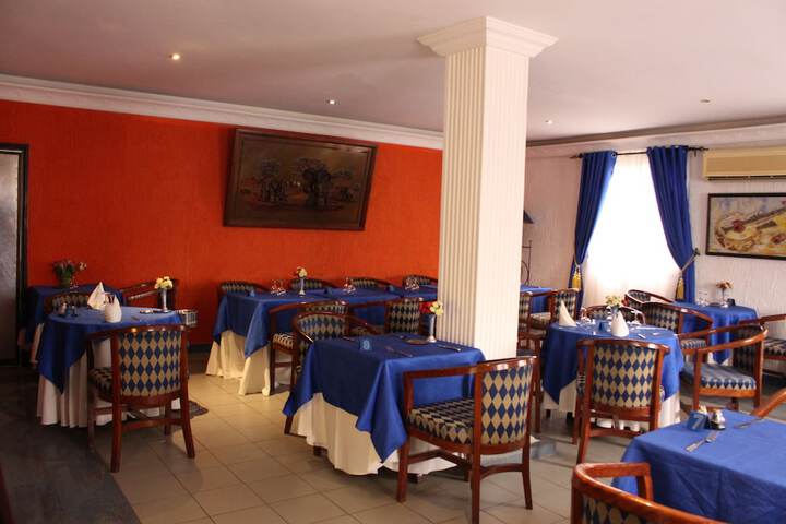 Dining 53 of 56