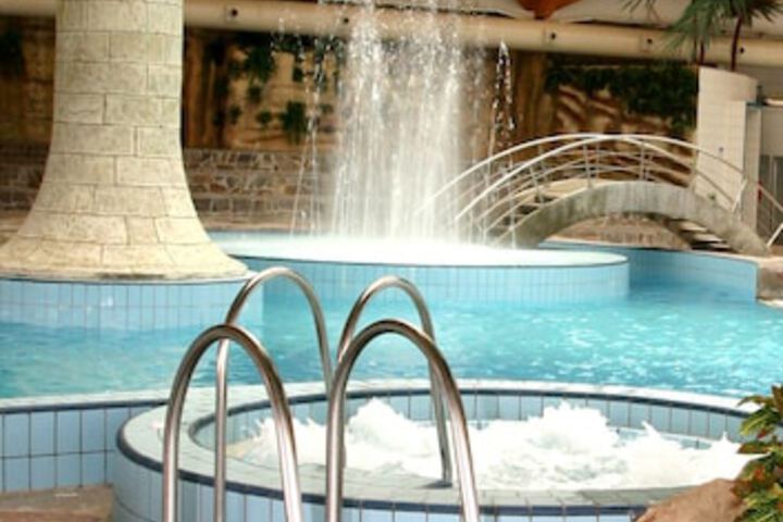 Pool Hotel