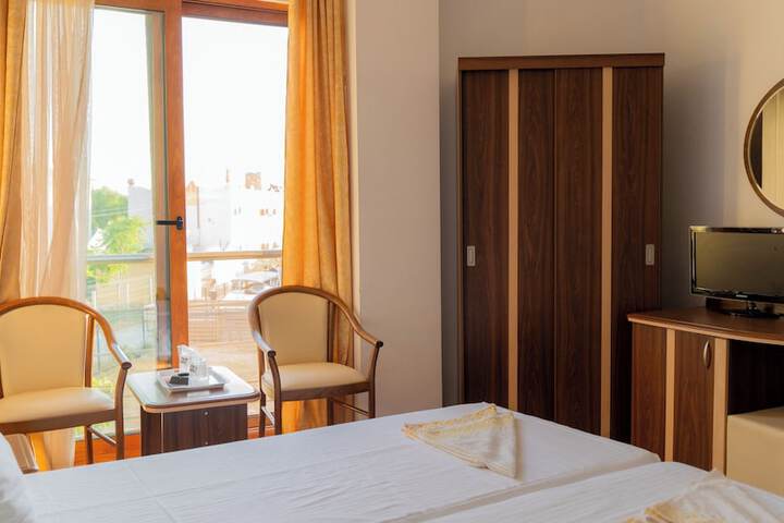 Room 14 of 25