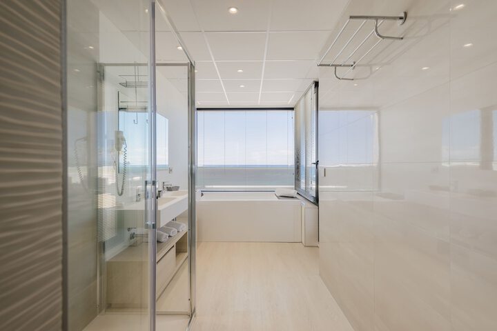 Room 70 of 114