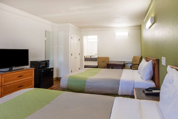 2 Double Beds (8 of 9)