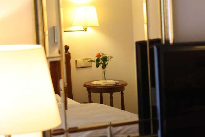 Room 5 of 32