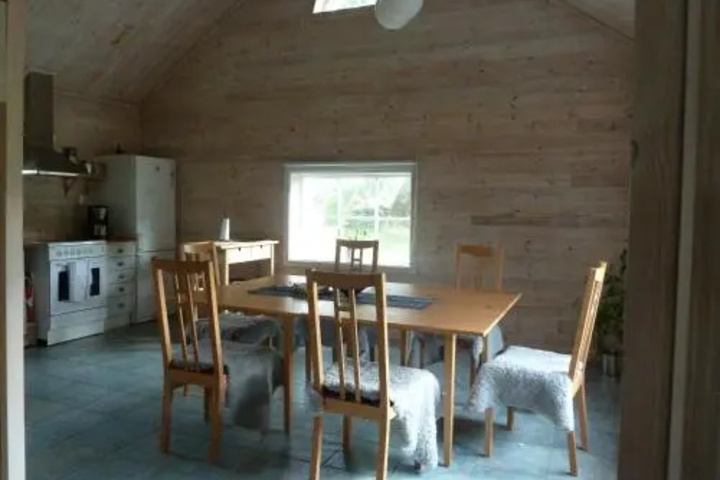 Room 4 of 12