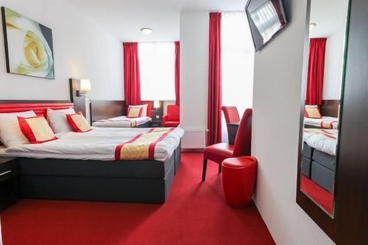 Room 8 of 60
