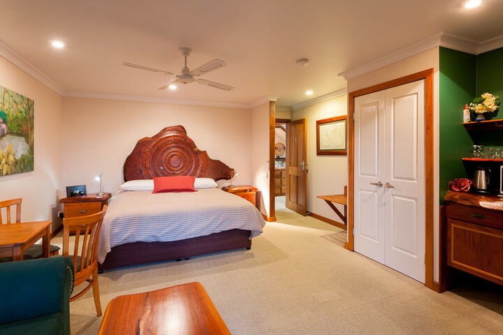 Room 6 of 19