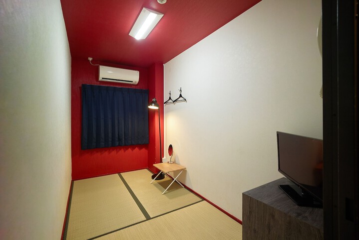 Room 14 of 21