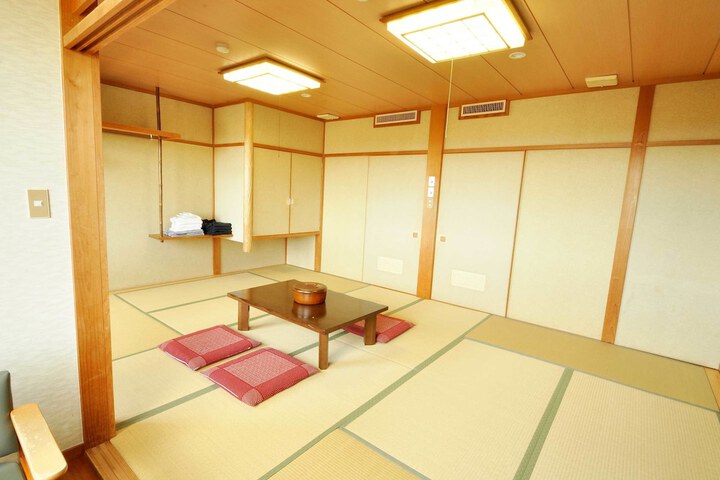 Room 9 of 36