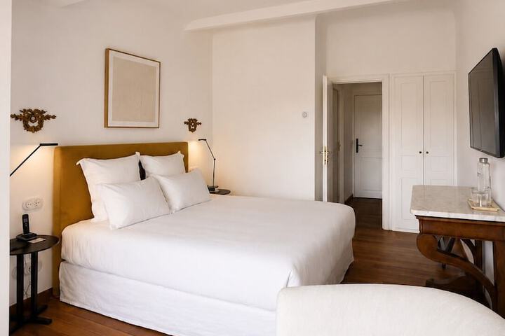Room 32 of 146