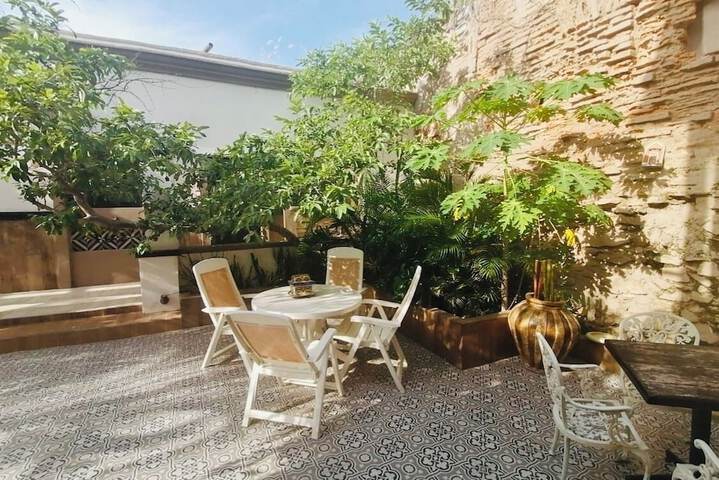 BLACK TREE HOTEL BOUTIQUE
