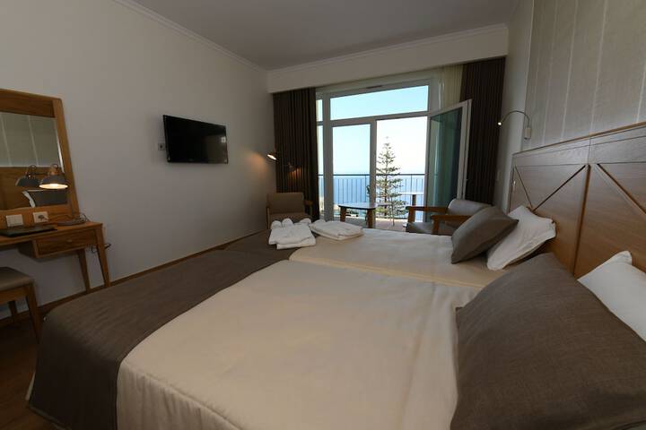 Room 6 of 30