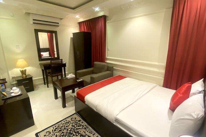 Room 8 of 28