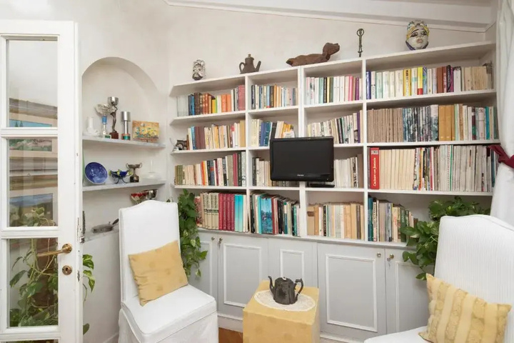 Room 2 of 17