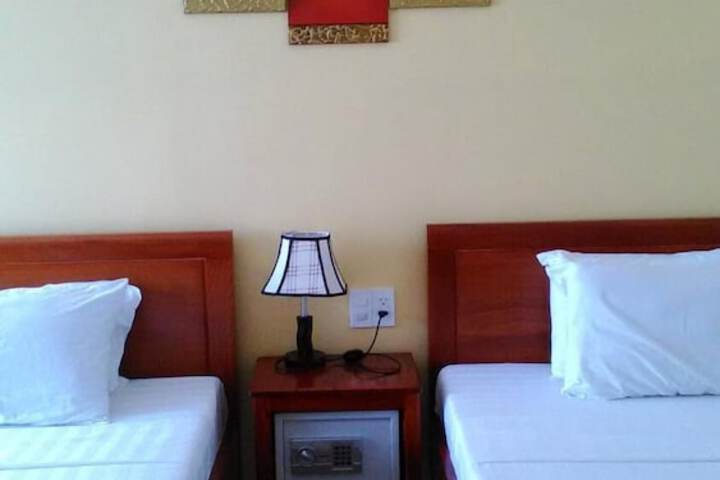Room 12 of 36