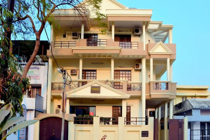 OYO 3523 Tekarees Inn Mahanagar