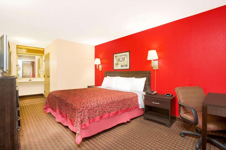 1 King Bed (7 of 17)