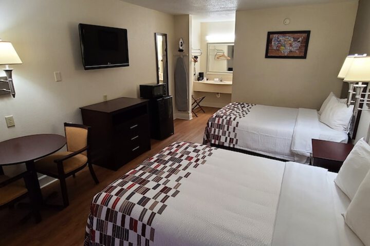 Room 7 of 18