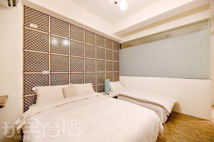 Room 46 of 86