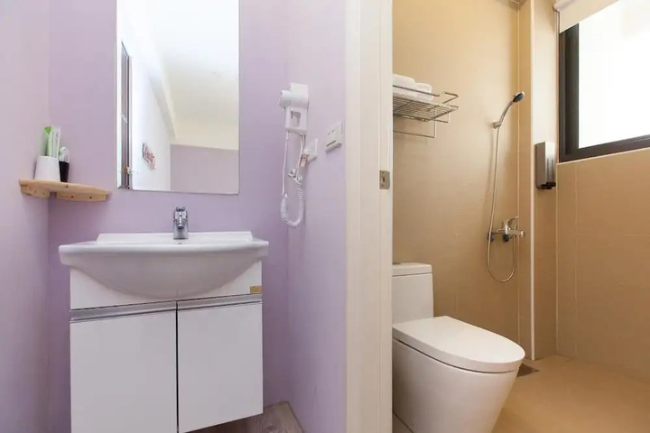 Room 8 of 12