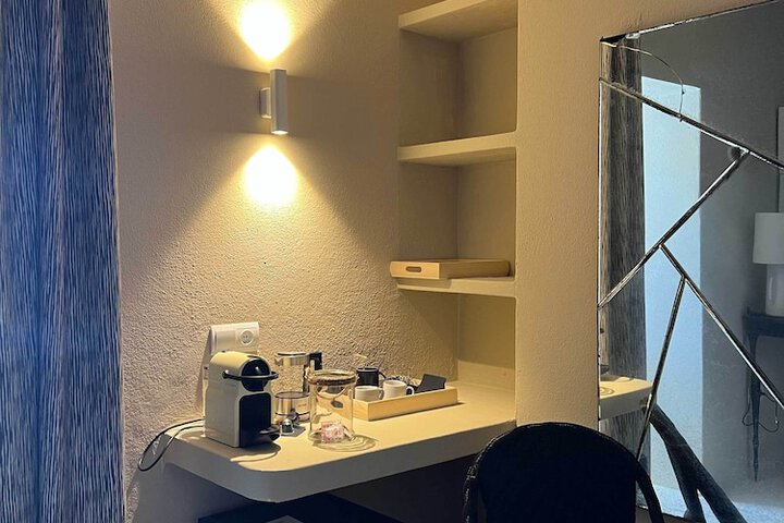 Room 8 of 38