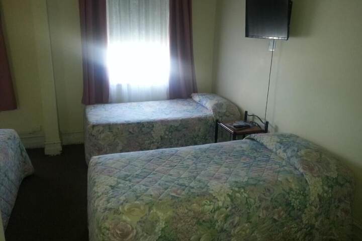 Room 10 of 42