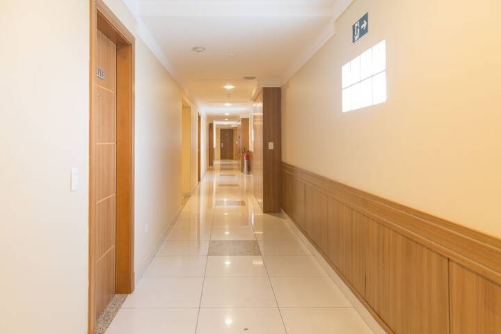 Ballroom/Hall 166 of 198