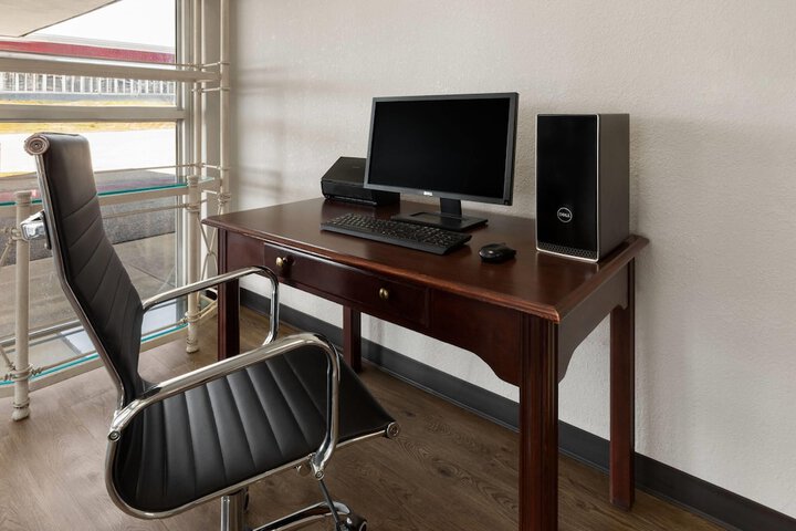 Business Center 26 of 28