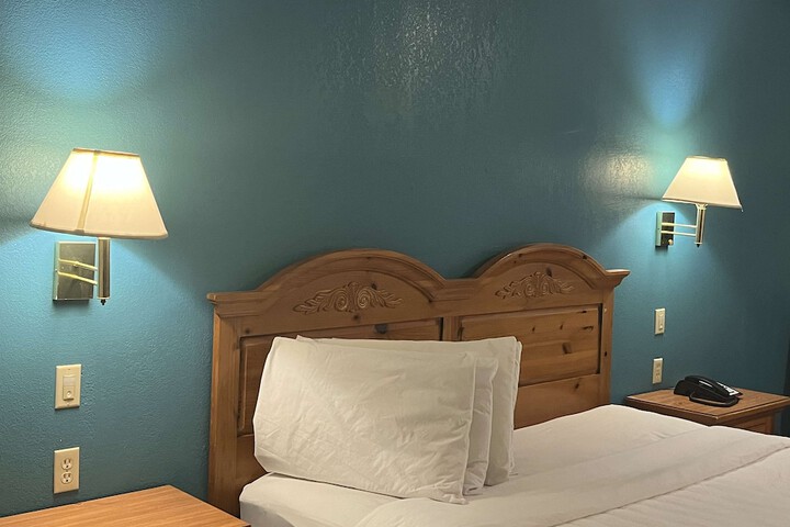 1 King Bed (15 of 16)